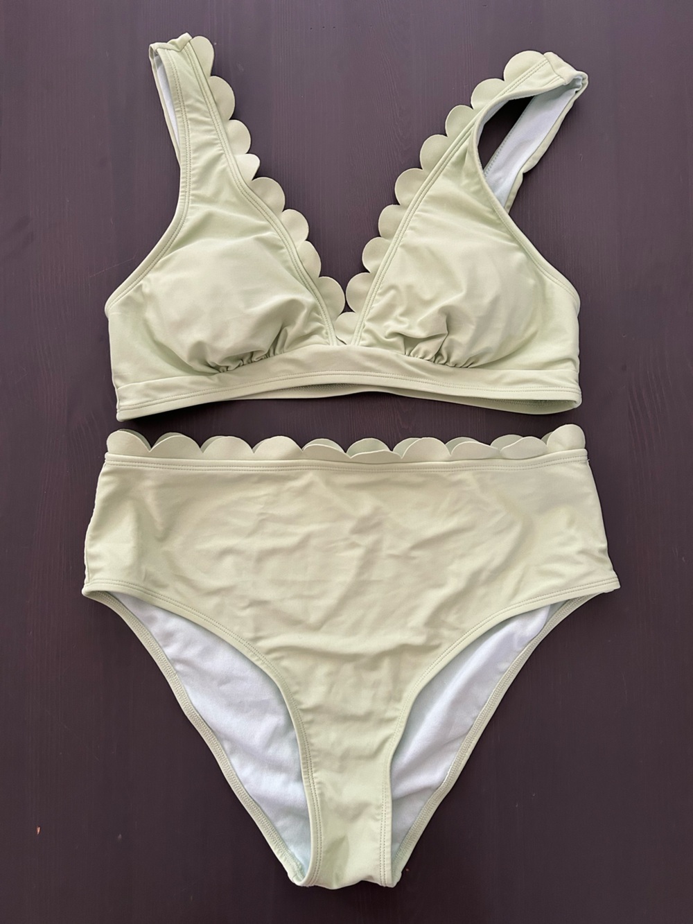 Cupshe Scallop Edge Women's Bikini Set in Light Green
